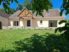 Maison en pierre, rénovée au centre village de ANCINNES, 4 CHAMBRES, jardin clos ensoleillé