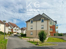 Calvados (14), Appartement duplex 90 m² (75 m² Carrez) proche TROUVILLE-SUR-MER, balcon, 3 chambres, double parking couvert