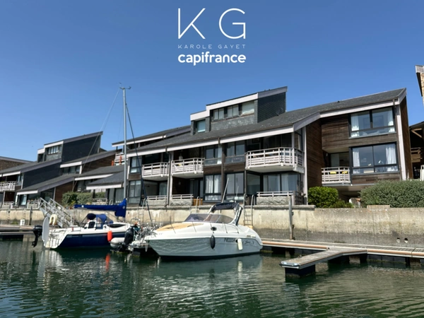 Port-Deauville à vendre appartement 104 m2 3 chambres avec terrasse exposée sud-est et vue panoramique sur le bassin
