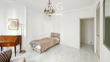 Deauville town centre, 2-bedroom apartment (60 sq m) within walking distance of the beach and shops – ideal for residential or office use