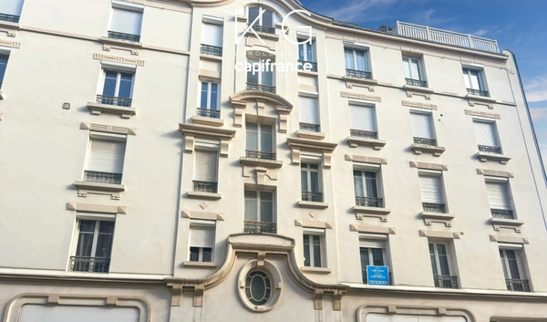 Deauville hyercentre, dans une résidence art-déco bel appartement 2 chambres à rafraichir, plage et commerces à pied – idéal habitation ou bureaux
