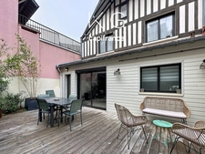 Deauville, proche place Morny, ravissante maison de ville à vendre 3 chambres avec terrasse de 34 m2 bien exposée