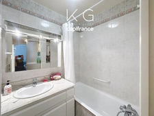 Deauville, Place Morny, beautiful 1-bedroom apartment for sale, 33m², on the 2nd floor, balcony overlooking gardens, cellar