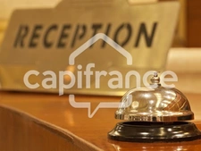 Calvados (14), Hôtel de caractère à fort potentiel sur la Côte Fleurie, proche DEAUVILLE et bord de mer