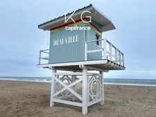Deauville town centre, 2-bedroom apartment (60 sq m) within walking distance of the beach and shops – ideal for residential or office use