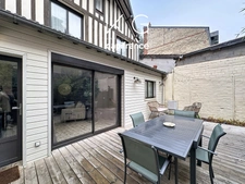 Deauville, proche place Morny, ravissante maison de ville à vendre 3 chambres avec terrasse de 34 m2 bien exposée