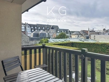 Deauville, Résidence place Morny, lumineux appartement T2 à vendre 33m2 au 2e étage au calme, balcon sur jardins, cave