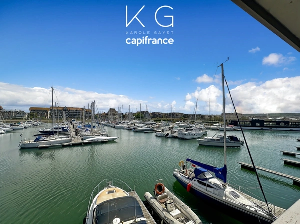 Port-Deauville à vendre appartement 104 m2 3 chambres avec terrasse exposée sud-est et vue panoramique sur le bassin