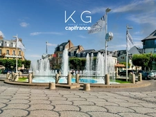 Deauville town center, restaurant business for sale with terrace, great potential, loyal clientele, excellent visibility