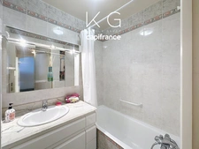 Deauville, Résidence place Morny, lumineux appartement T2 à vendre 33m2 au 2e étage au calme, balcon sur jardins, cave