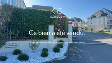 Touques, bel appartement en duplex 90 m2 à vendre 3 chambres, vue dégagée sur Deauville plein ouest, parking en sous-sol