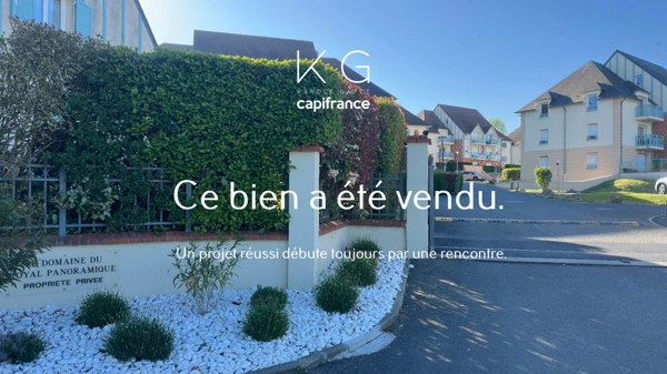 Touques, bel appartement en duplex 90 m2 à vendre 3 chambres, vue dégagée sur Deauville plein ouest, parking en sous-sol