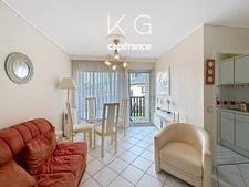 Deauville, Place Morny, beautiful 1-bedroom apartment for sale, 33m², on the 2nd floor, balcony overlooking gardens, cellar