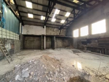 Givors Dépôt d'environ 400m² à réhabiliter avec Maison de 73m² - 