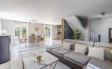 À vendre – Maison 2009 – 130 m² – 4 chambres – Piscine – Dépendance – Calme & commodités