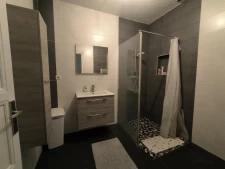 Givors Dépôt d'environ 400m² à réhabiliter avec Maison de 73m² - 