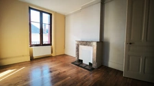 À LOUER – BEL APPARTEMENT T3 DE 74,70 m² – PARKING PRIVATIF – RIVE-DE-GIER