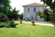 Mansion-8 rooms-outbuildings-1.2 ha park-Hypercentre of SALLES (33)