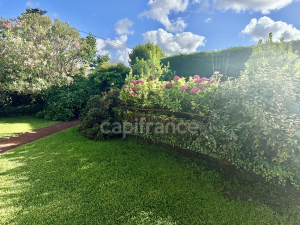  AUDENGE (33)-maison 210m² dont 71m² de dépendance -Plain pied-calme-proche collège-panneaux solaires-