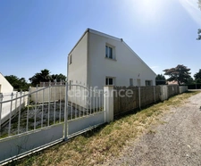  LANTON (33) Bassin side - 3-room duplex house - 74m² - terrace - small garden - indoor parking
