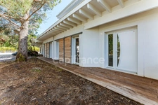 ANDERNOS LES BAINS (33) - Architect-designed villa of 350m² - 5 rooms and more, a stone's throw from the BASSIN