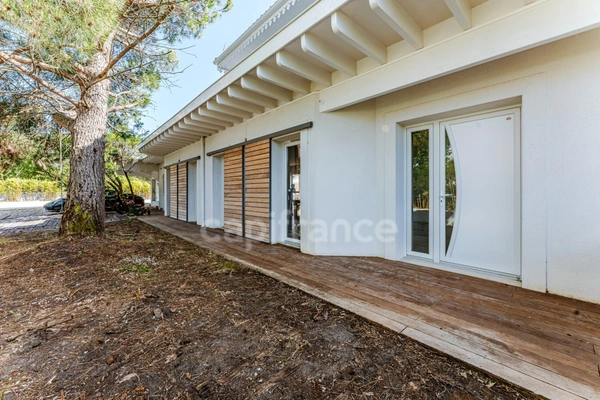 ANDERNOS LES BAINS (33) - Villa d'architecte de 350m² -5 pieces et plus à deux pas du BASSIN