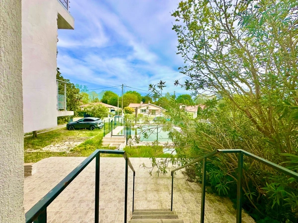 Appartement à vendre 3 pièces ANDERNOS LES BAINS (33)-RARE-65M² à PERSONNALISER-RDC au calme-500M DU PORT