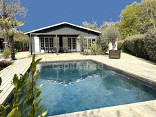 LANTON (33) TAUSSAT LES BAINS - Renovated single-storey house of 157m² - Suitable for professional practice - prime location
