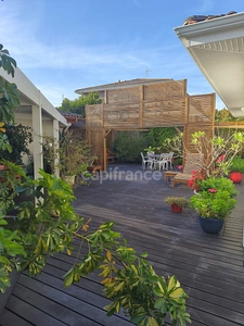  AUDENGE (33) - House 210m² including 71m² outbuilding - Single storey - Quiet - Close to school - Solar panels -