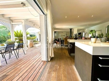 ANDERNOS LES BAINS (33) - Architect-designed villa of 350m² - 5 rooms and more, a stone's throw from the BASSIN