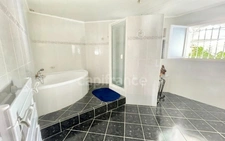  AUDENGE (33)-maison 210m² dont 71m² de dépendance -Plain pied-calme-proche collège-panneaux solaires-