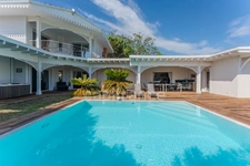 ANDERNOS LES BAINS (33) - Architect-designed villa of 350m² - 5 rooms and more, a stone's throw from the BASSIN
