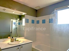 Maison à vendre 4 pièces  Le Teich centre (33)-3ch à l'étage-GARAGE attenenant-Jardin au calme et belle piece de vie-
