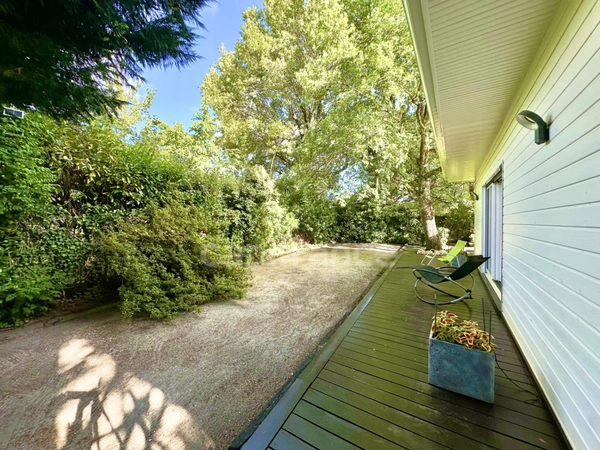  AUDENGE (33)-maison 210m² dont 71m² de dépendance -Plain pied-calme-proche collège-panneaux solaires-