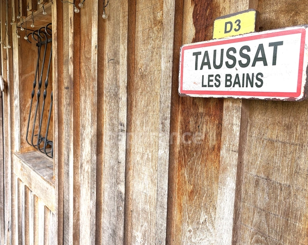 LANTON(33) TAUSSAT LES BAINS - Maison rénovée de plain-pied de 157 m² - Activité libérale possible - secteur privilégié