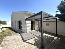  LANTON (33) Bassin side - 3-room duplex house - 74m² - terrace - small garden - indoor parking
