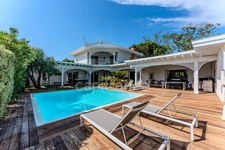 ANDERNOS LES BAINS (33) - Architect-designed villa of 350m² - 5 rooms and more, a stone's throw from the BASSIN