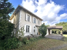 Maison de Maitre-8 pièces-dépendances-parc de 1,2 ha-Hypercentre de SALLES (33)