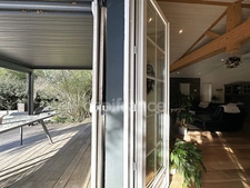 LANTON (33) TAUSSAT LES BAINS - Renovated single-storey house of 157m² - Suitable for professional practice - prime location