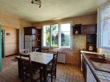 Maison à rénover CHÉNIERS 23 cuisine séjour 3 chambres garage terrain 1948 m² 73 000 €