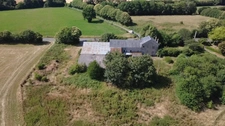 Maison à vendre 105 m² 3 chambres 6 pièces dépendances 6.5 hectares terrain et bois  AIGURANDE (36)