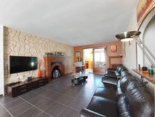 8-room half-timbered house (170 m²), 5 bedrooms, garden, garage, and conservatory. Located in La Celle-Dunoise (Creuse/23), 3.5 hours from Paris and 30 minutes from the train station.