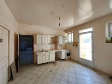 Maison à vendre 105 m² 3 chambres 6 pièces dépendances 6.5 hectares terrain et bois  AIGURANDE (36)