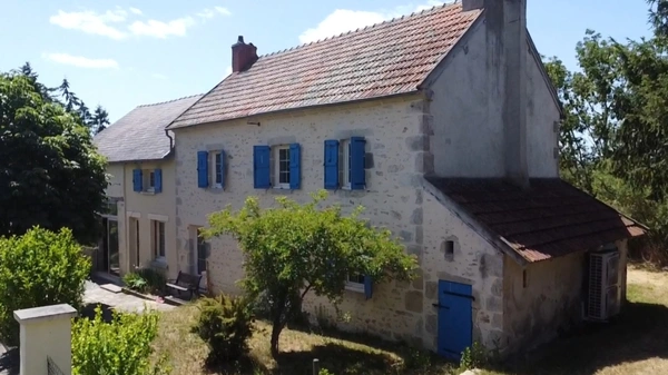Maison à vendre 9 pièces 282 m² salon, séjour, 4 chambres, jardin, garage. 20min Montluçon (03) 3h30 Paris