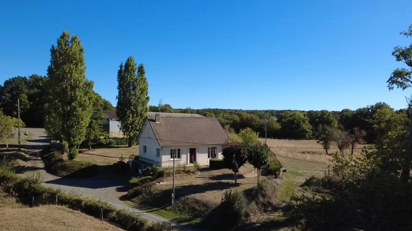 Maison à rénover CHÉNIERS 23 cuisine séjour 3 chambres garage terrain 1948 m² 73 000 €