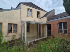 Indre (36) : maison de bourg à vendre 6 pièces de 156 m2 Véranda jardin clos et appartement supplémentaires !