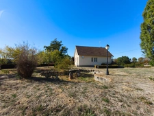 Maison à rénover CHÉNIERS 23 cuisine séjour 3 chambres garage terrain 1948 m² 73 000 €