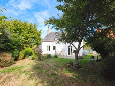Maison de campagne 3 pièces 2 chambres séjour cuisine salle de bains jardin dépendance cave NOUZERINES (23) 109 900€
