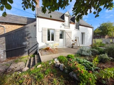 Maison de campagne 3 pièces 2 chambres séjour cuisine salle de bains jardin dépendance cave NOUZERINES (23) 109 900€