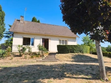 Maison à rénover CHÉNIERS 23 cuisine séjour 3 chambres garage terrain 1948 m² 73 000 €